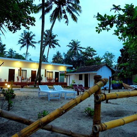 Marari Phoenix Beach Homestay Mararikulam Bagian luar foto
