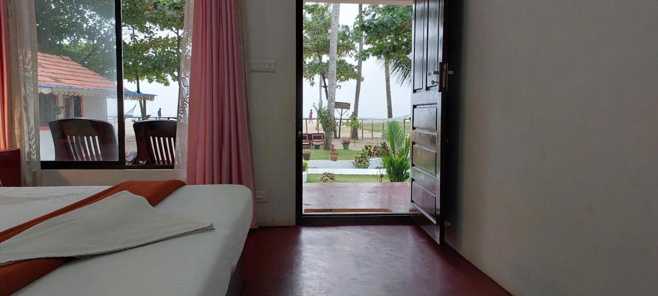 Marari Phoenix Beach Homestay Mararikulam Bagian luar foto