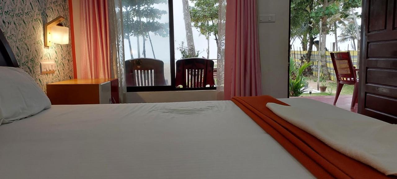 Marari Phoenix Beach Homestay Mararikulam Bagian luar foto
