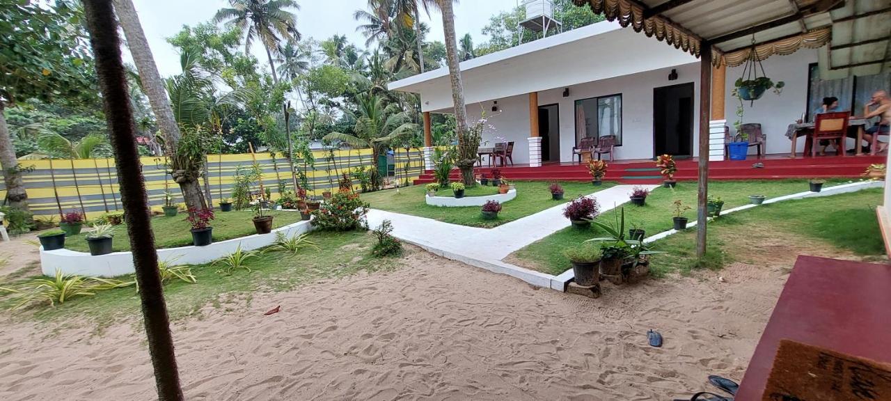 Marari Phoenix Beach Homestay Mararikulam Bagian luar foto