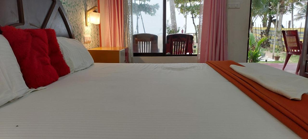 Marari Phoenix Beach Homestay Mararikulam Bagian luar foto