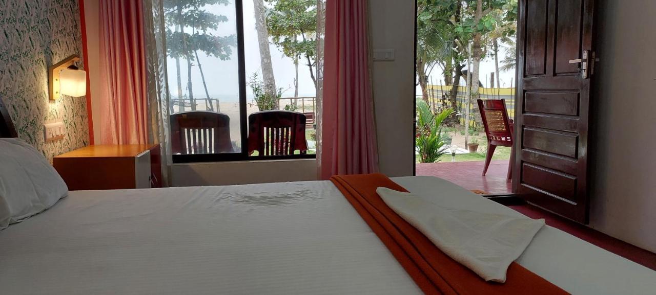 Marari Phoenix Beach Homestay Mararikulam Bagian luar foto