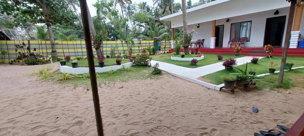 Marari Phoenix Beach Homestay Mararikulam Bagian luar foto