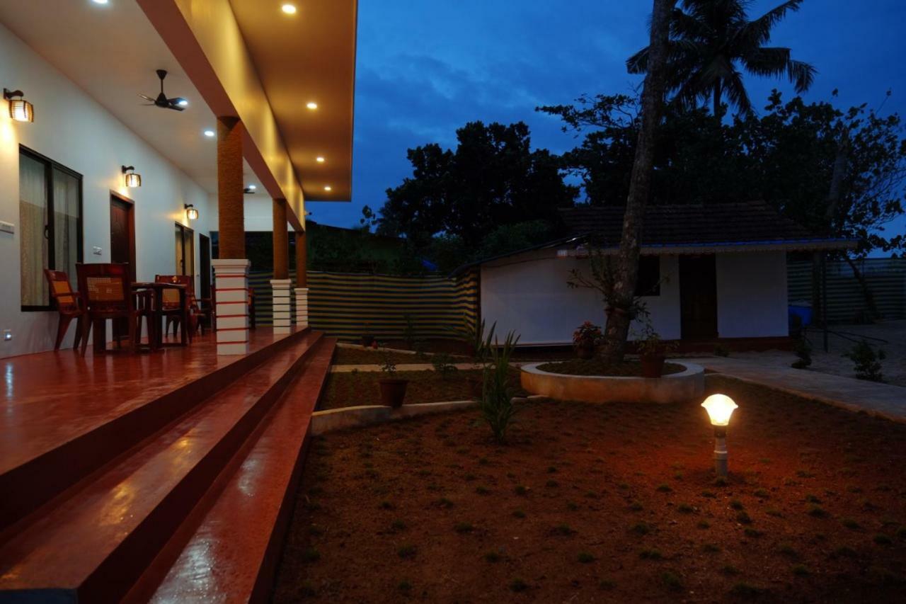 Marari Phoenix Beach Homestay Mararikulam Bagian luar foto