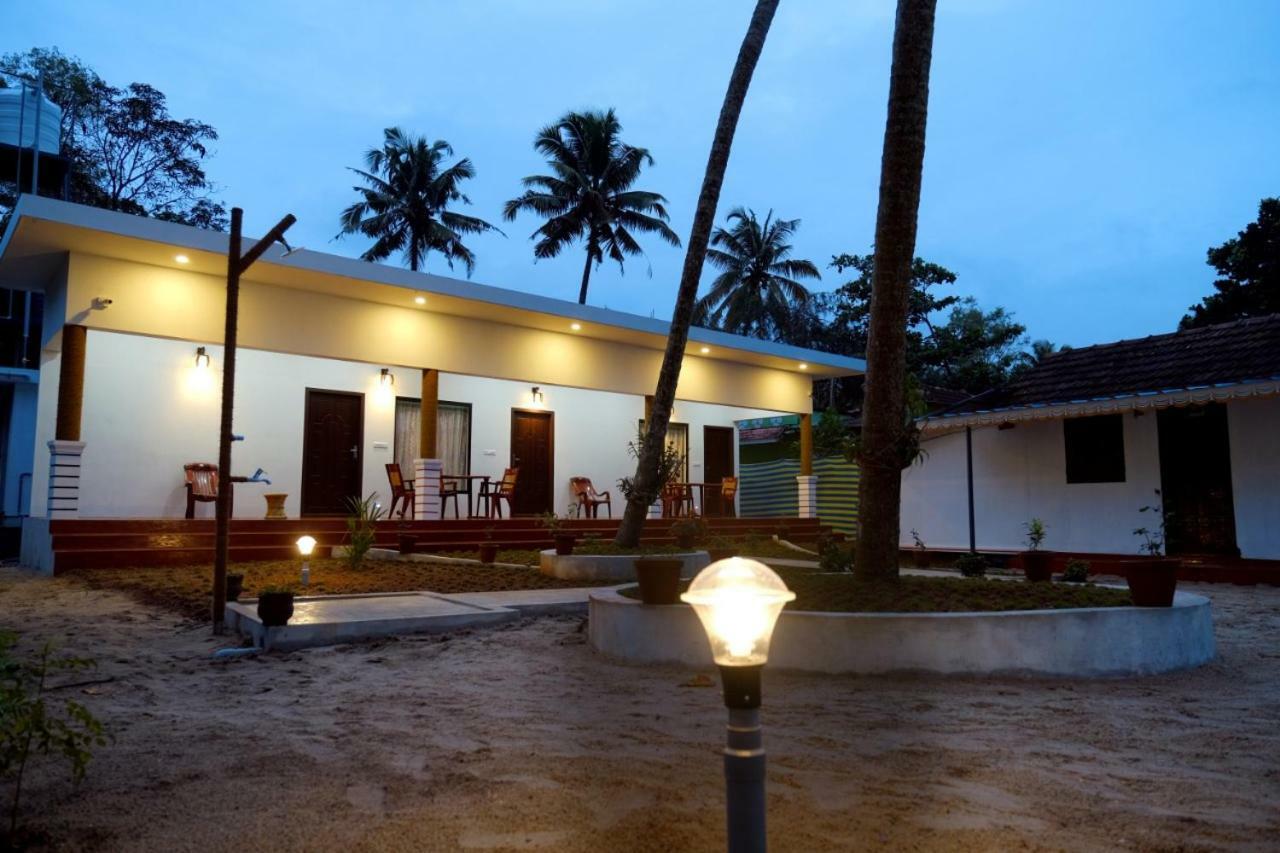 Marari Phoenix Beach Homestay Mararikulam Bagian luar foto