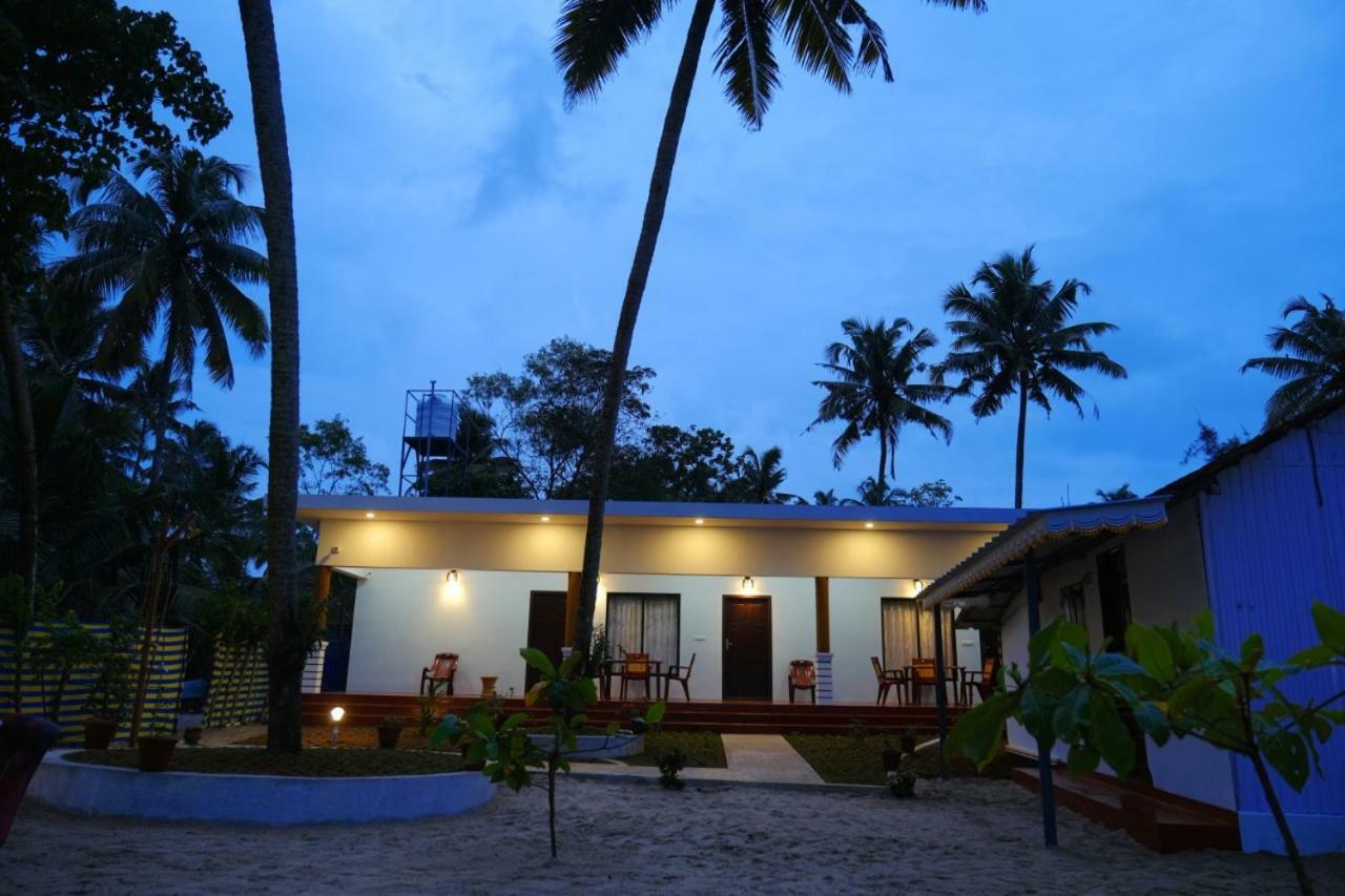 Marari Phoenix Beach Homestay Mararikulam Bagian luar foto
