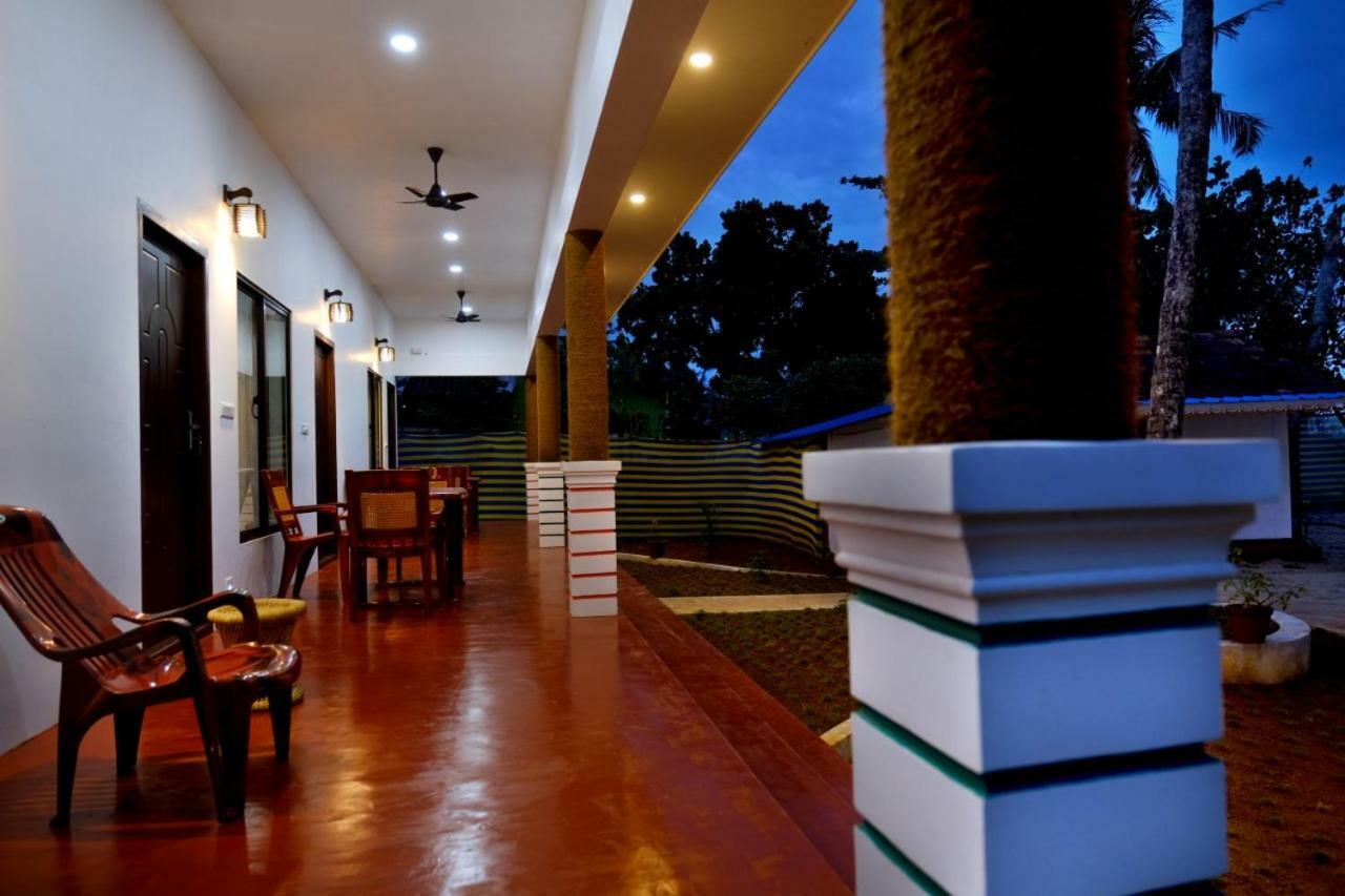 Marari Phoenix Beach Homestay Mararikulam Bagian luar foto