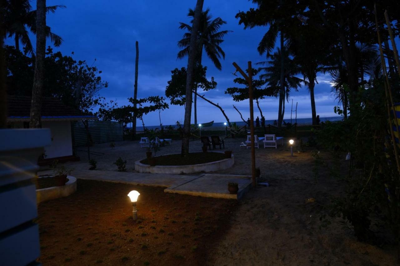 Marari Phoenix Beach Homestay Mararikulam Bagian luar foto